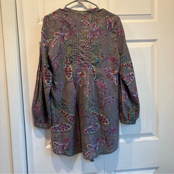 Sundance 100% Silk Gray Floral Tunic Blouse - Size Medium - Picture 6 of 6